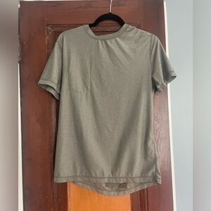 Set of three Men’s Vuori tshirts small